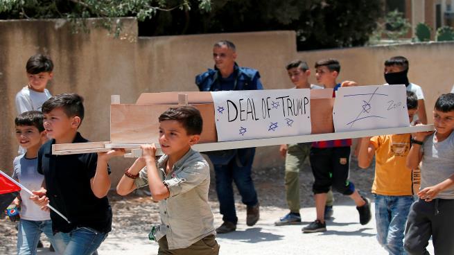 من تظاهرة في بلدة كفر قدوم - نابلس (تصوير: جعفر أشتيه AFP)