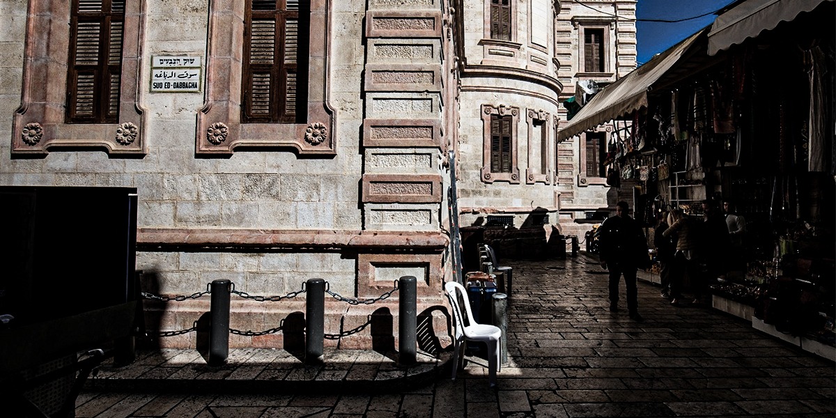 مبنى كنيسة الكسندر في القدس، التي تم نقلها إلى ملكية الكنيسة الروسيّة بموجب الصفقة الأخيرة. متراس