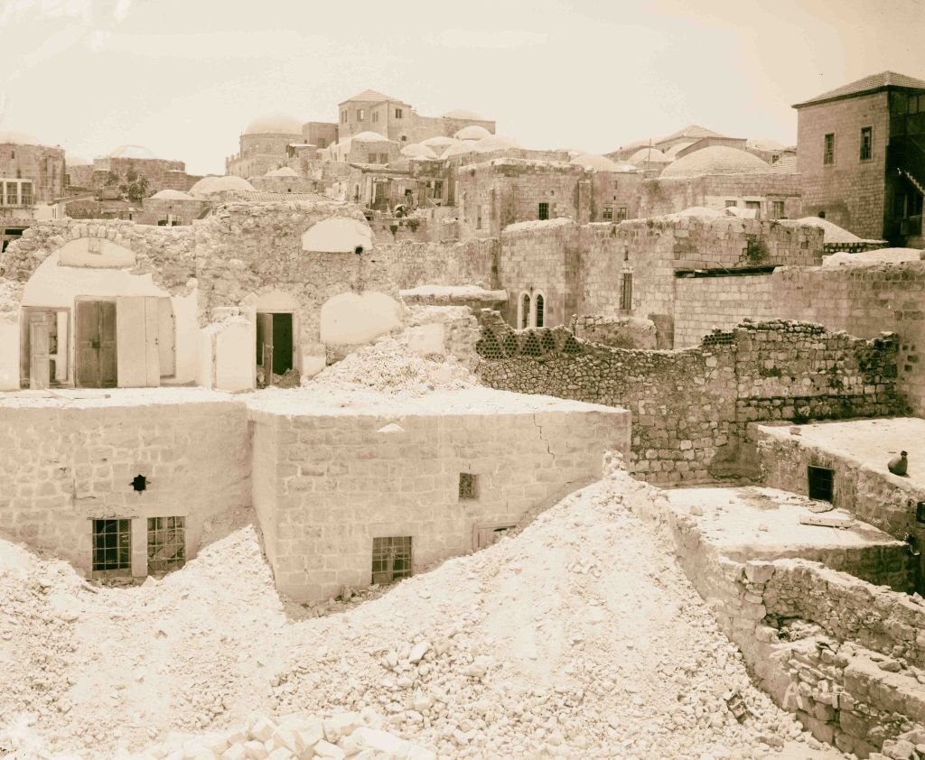 آثار الدمار في نابلس بعد زلزال عام 1927 (Getty Images).